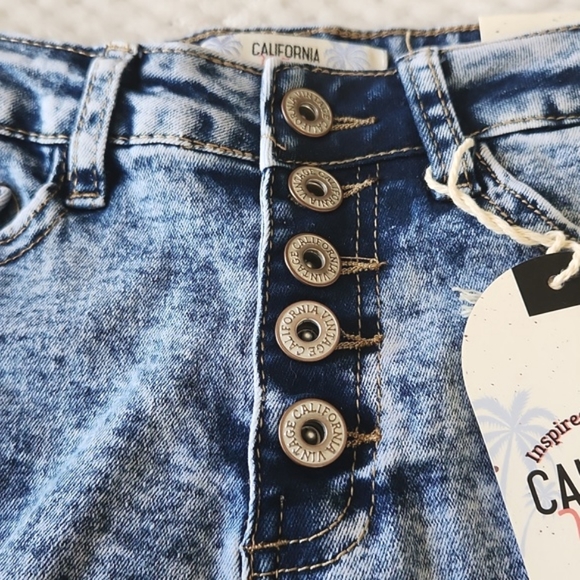 CALIFORNIA VINTAGE DISTRESSED DENIM SHORTS SIZE 3 NEW WITH TAGS - Picture 6 of 13